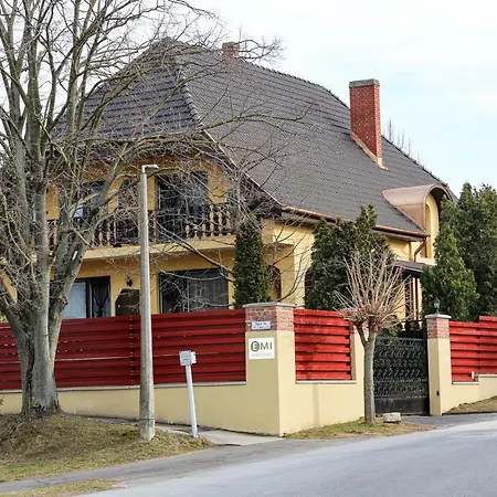 Emi Vendeghaz בית הארחה Balatonszárszó