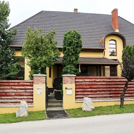 Emi Vendeghaz Balatonszárszó