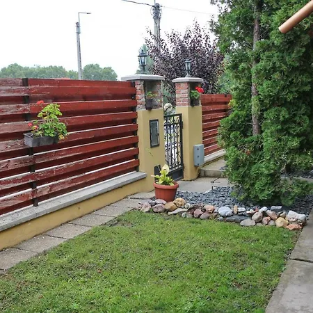 Emi Vendeghaz Balatonszárszó