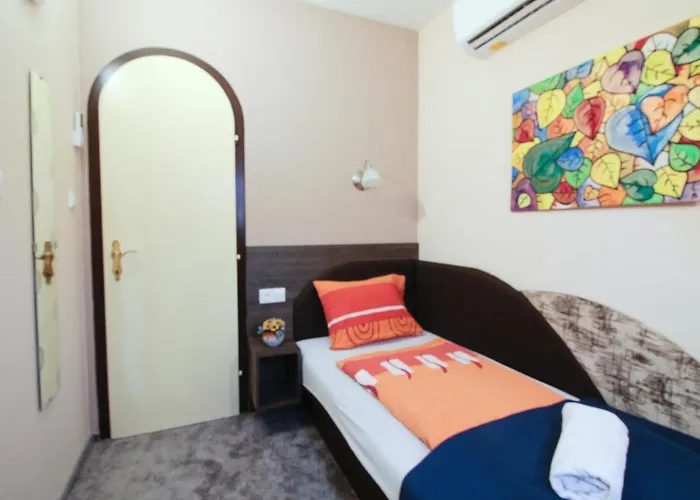 Emi Vendeghaz בית הארחה 4*