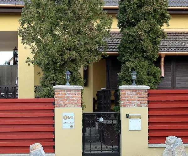 Emi Vendeghaz בית הארחה 4*