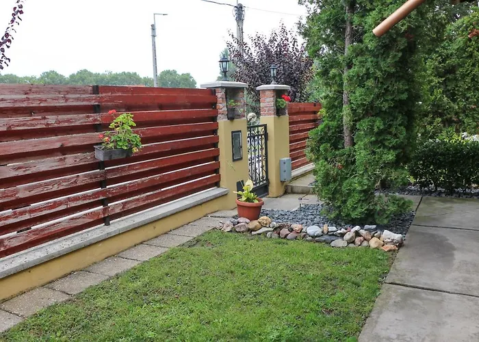 Emi Vendeghaz Balatonszárszó